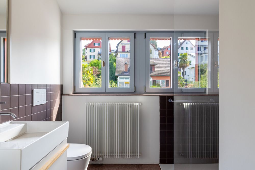 Küsnacht: totalsanierte, stilvolle Dachmaisonette mit Seesicht - Badezimmer