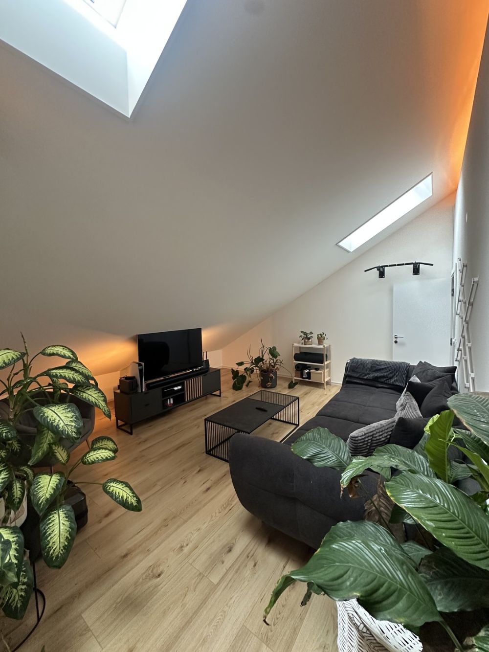 Moderne 2.5 Zimmer Dachwohnung mit Galerie - Bild 7