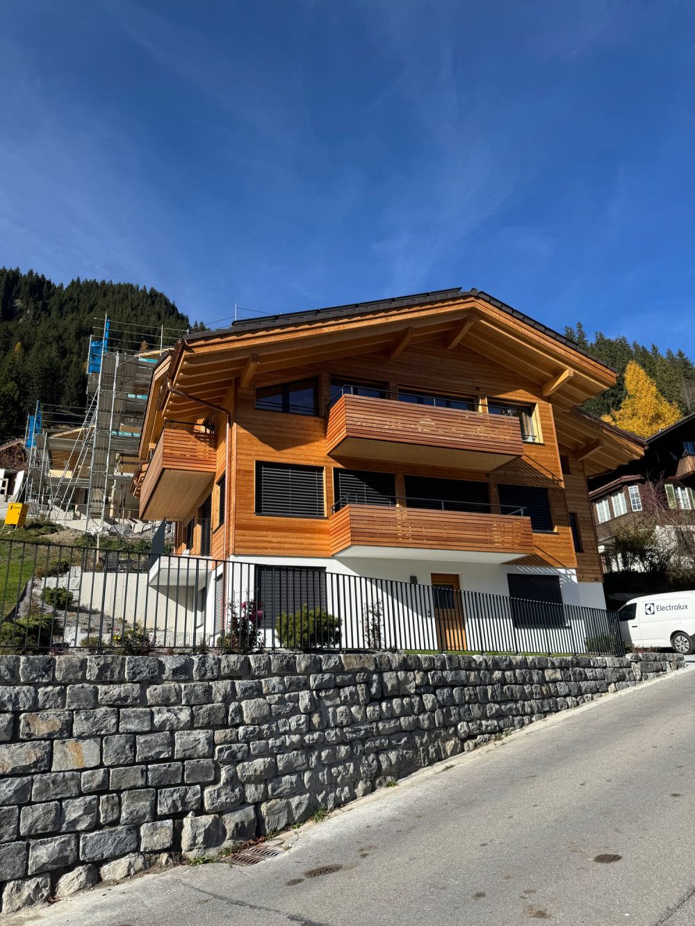 Traumhafte Parterrewohnung im Berner Oberland | Zentrale Lage & Atemberaubende Aussicht - Bild 1