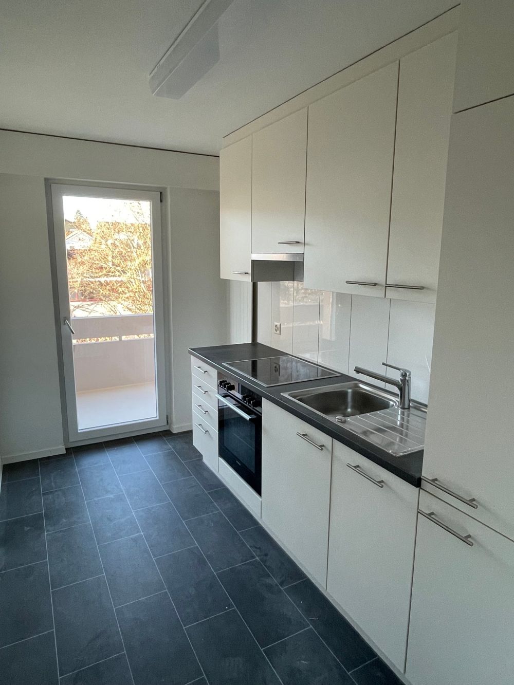 Erstvermietung nach Kernsanierung, 3-Zimmer-Wohnung mit grossem sonnigem Balkon - Bild 4