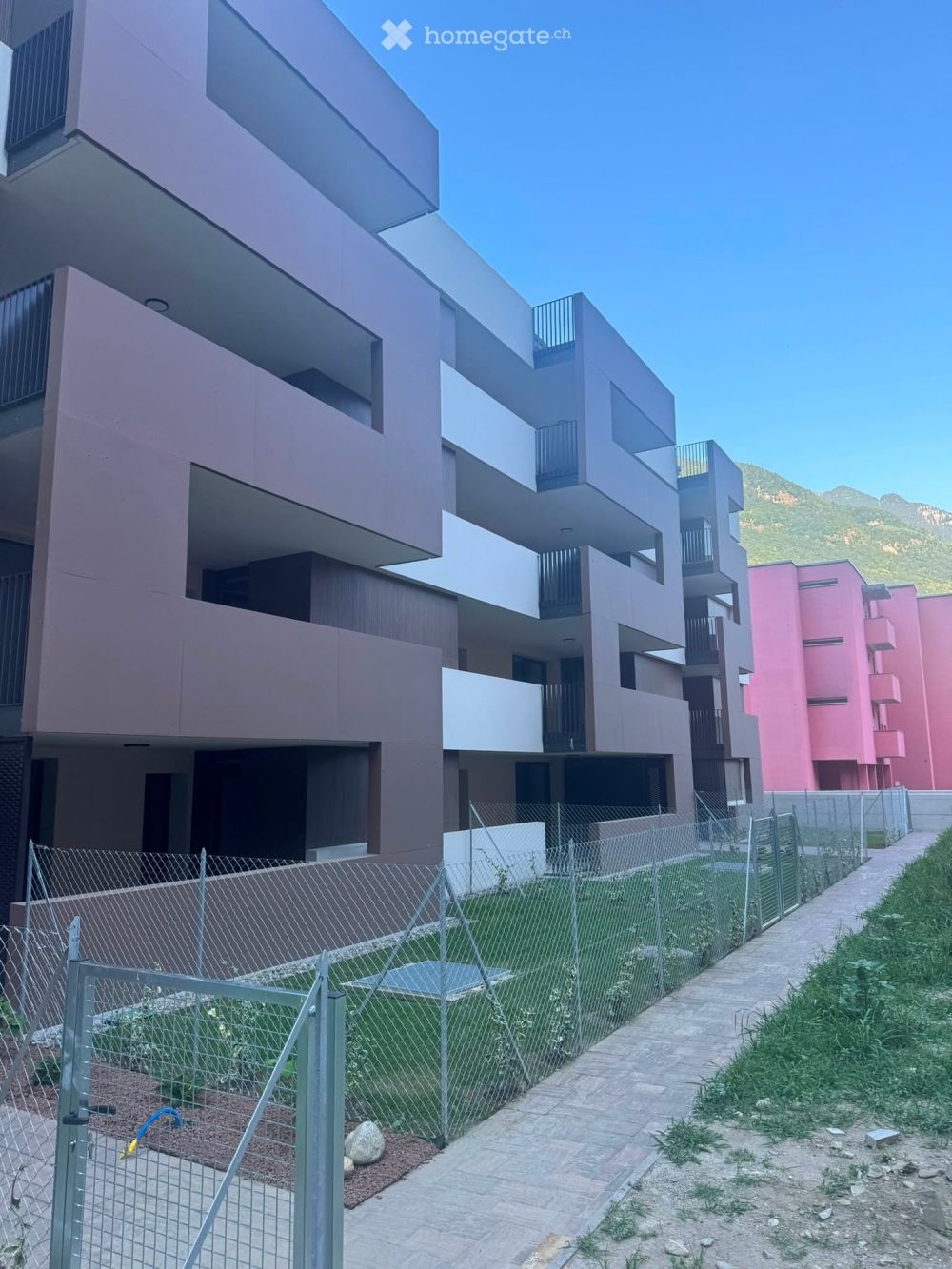 Elegante 2.5 locali con terrazza a Biasca (TI) - Bild 1
