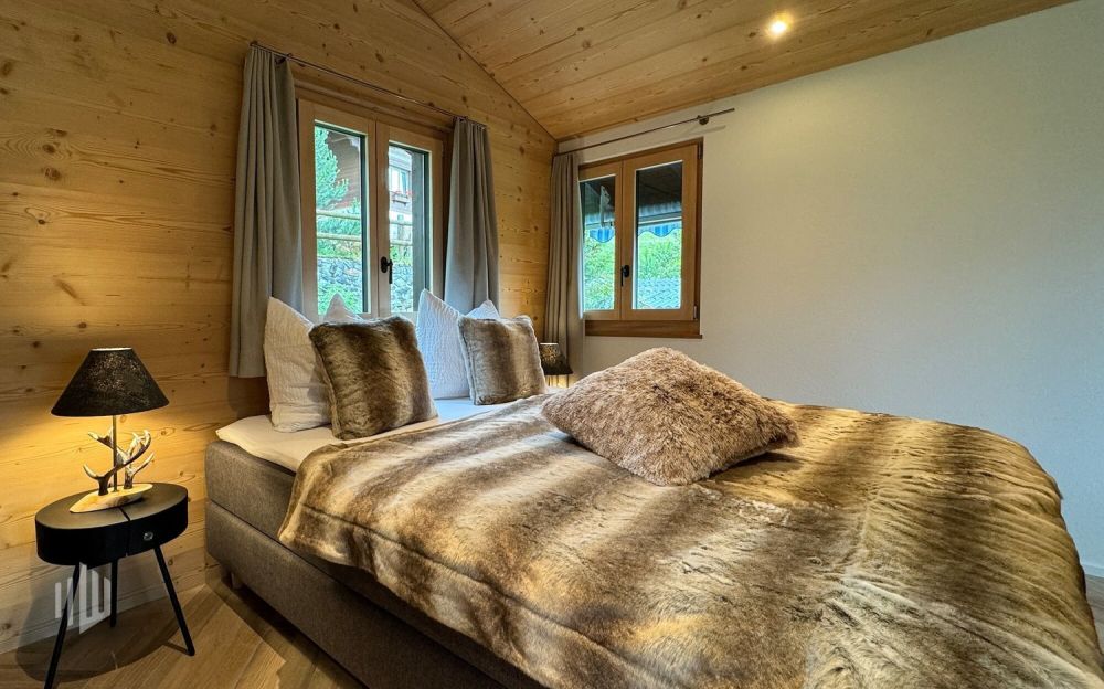 ImmoWyss -  Alleinstehendes (Ferien-) Chalet unter der Eigernordwand - Schlafbereich, Doppelbett 160x2m