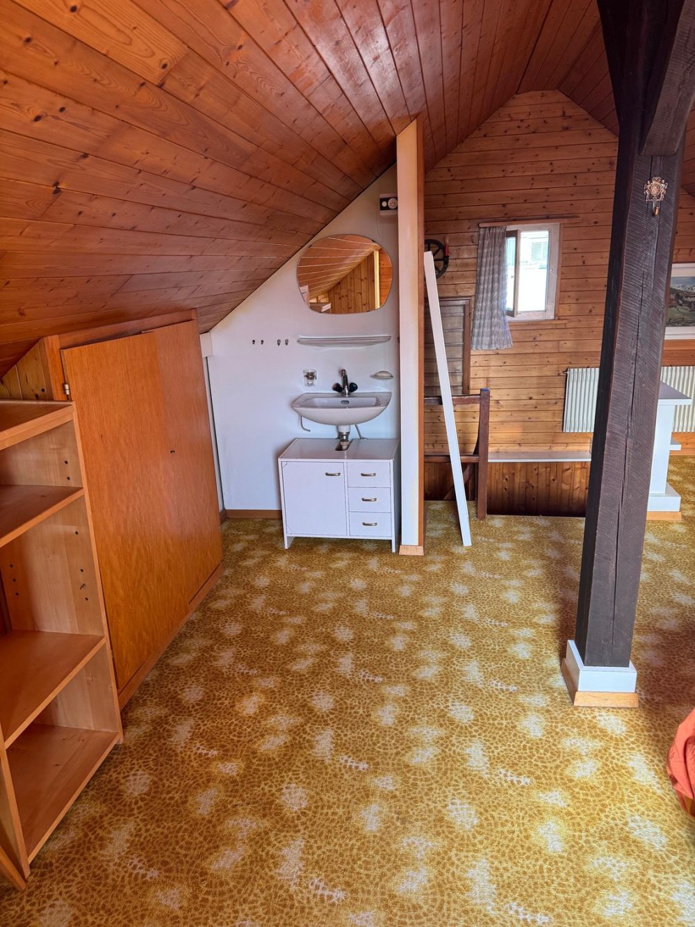 Dachzimmer mit Aussicht in geräumigen WG-Haus - Bild 7