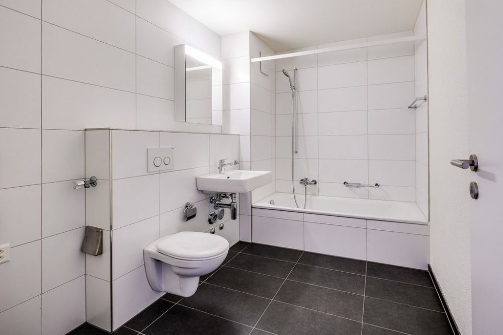 Schöne Neubauwohnung in Lenzburg - Grosses Bad