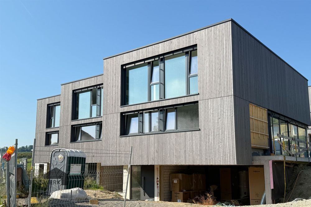 Wo Kinder lachen und Eltern ankommen. Natürlich in Altnau! Reihenmitte - Objektansicht Nordwest