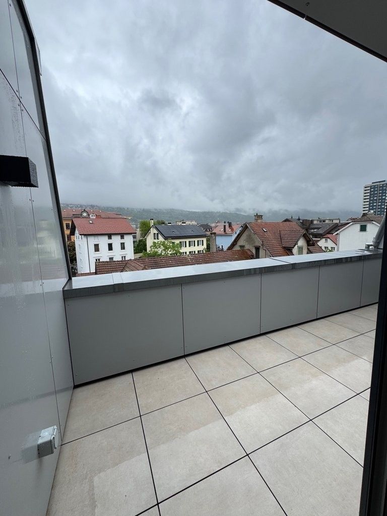 Modernes Wohnen im Neubau: 1.5-Zimmer-Wohnung mit Balkon im 3. OG - Balkon.jpg
