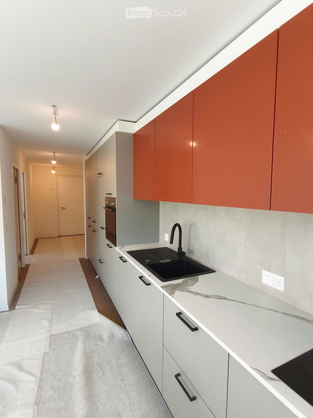 Neue 2.5-Zimmer-Wohnung mit Balkon in Leytron - Bild 1