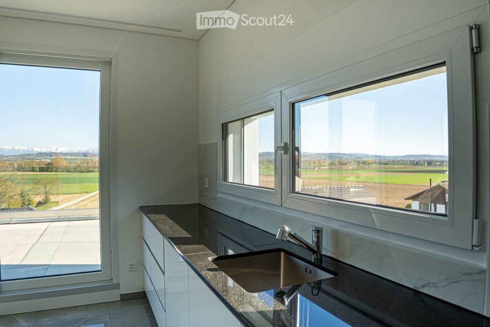 Exklusiv 5,5 Zimmer-Wohnung in Villa mit Blick auf den See und die Berge - Bild 5