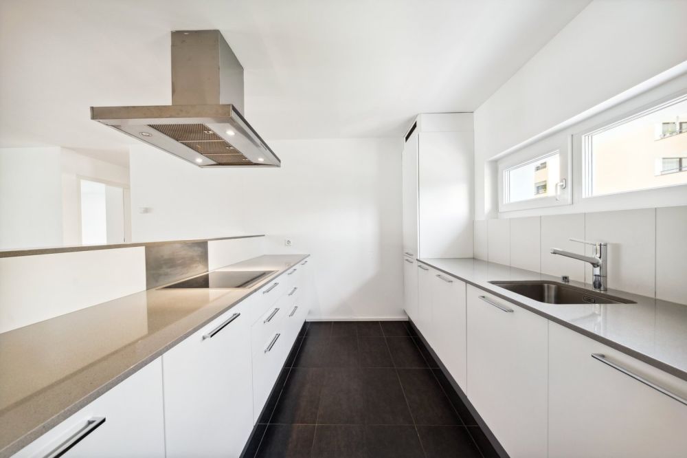 Moderno e luminoso - Küche