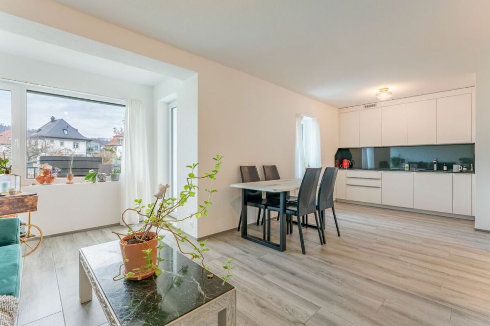 Traumwohnung an ruhiger Lage und guter ÖV-Anbindung - Bild 2