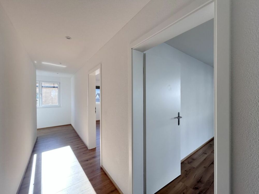 5.5-Zi. Doppeleinfamilienhaus - Ihr Wohntraum für die ganze Familie! - Korridor OG