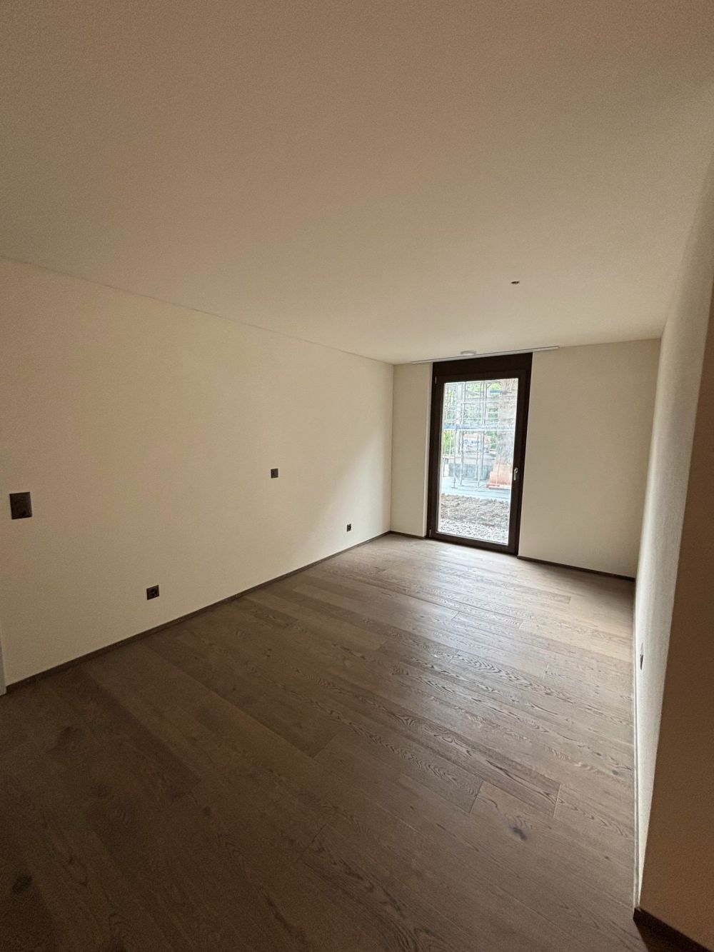 Grosszügige, neuwertige 3.5 Zimmer-Wohnung mit Garten - Bild 11