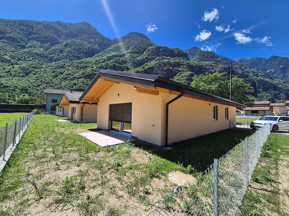 Affittasi villa di nuova costruzione con giardino privato - Bild 1