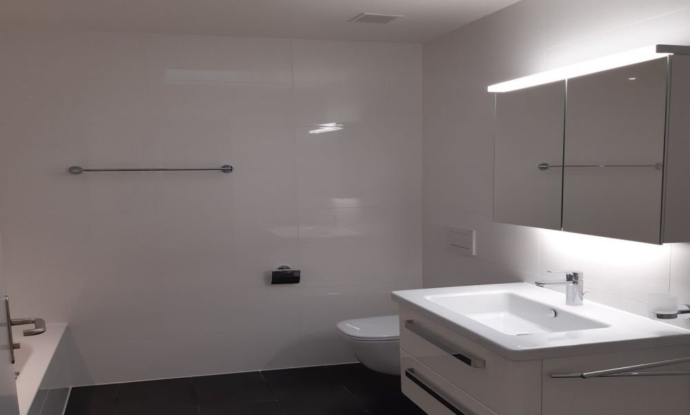 Appartement au dernier étage - Complexe immobilier attractif et moderne - Salle de bain d&39;un autre appartement du bâtiment pour illustration