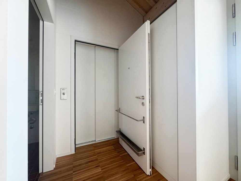 Moderne 3.5-Zimmer-Wohnung mit hohen Decken und Liftzugang - Bild 5