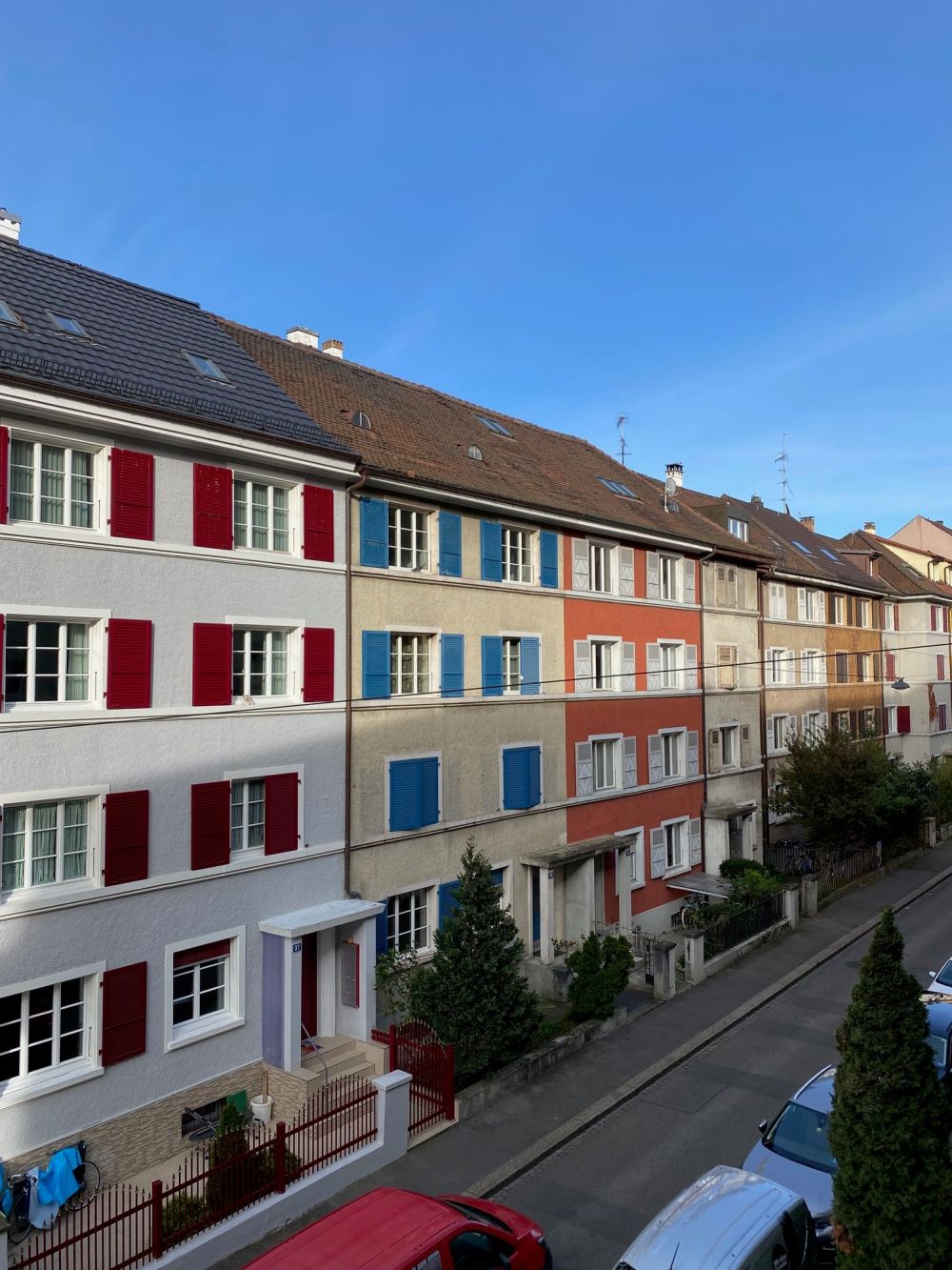 Ab 1.4.2026 -  Wunderschöne 2.5 Zi Wohnung W2, lauschiger Balkon - Bild 10