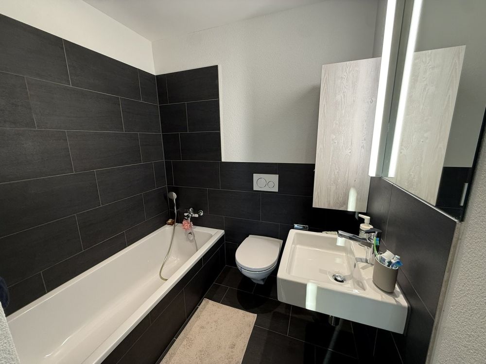 Charmante 4.5-Zimmerwohnung in Hägendorf - WC-Badewanne