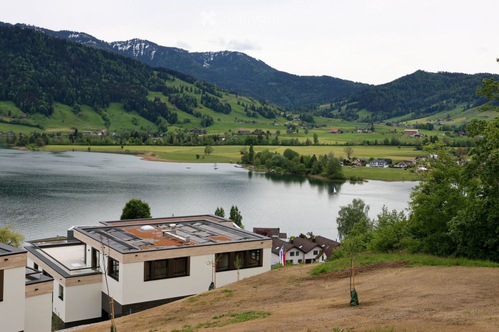 Moderne 3.5-Zimmer-Neubauwohnung mit atemberaubendem Ausblick in Oberägeri - Bild 3