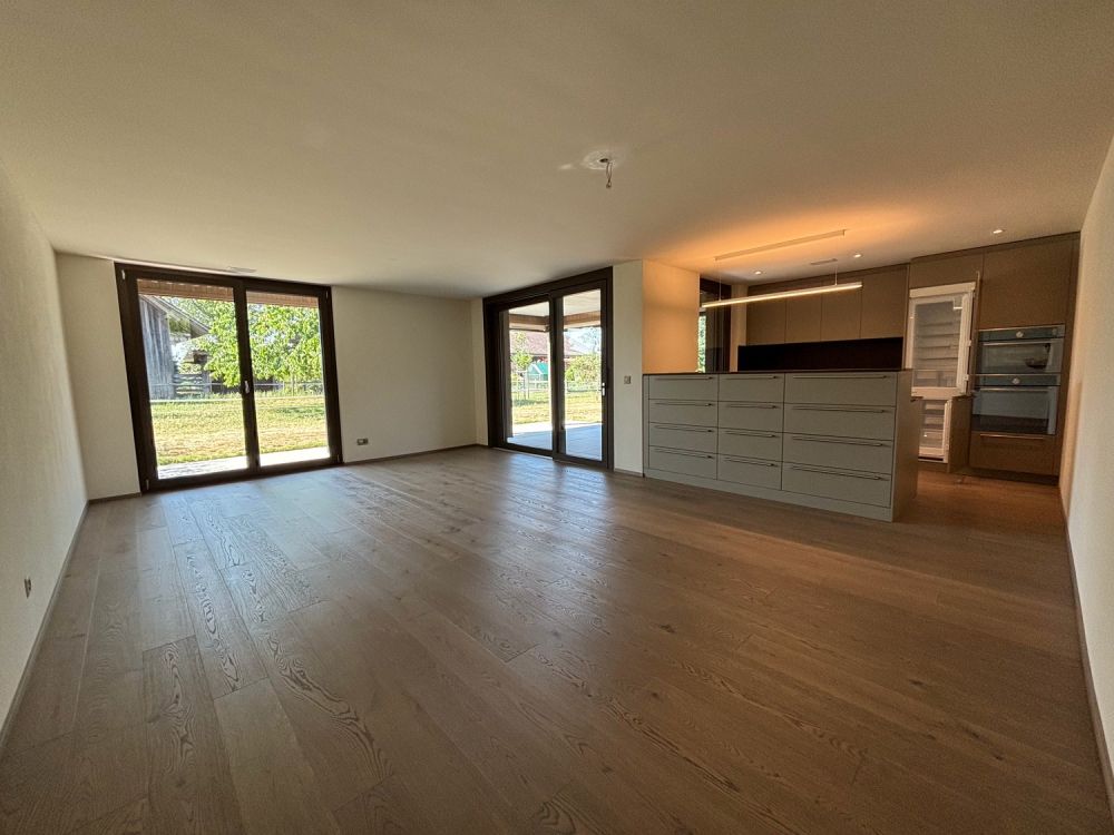 Grosszügige 4.5 Zimmer-Gartenwohnung mit riesigem idyllischem Garten - Bild 4