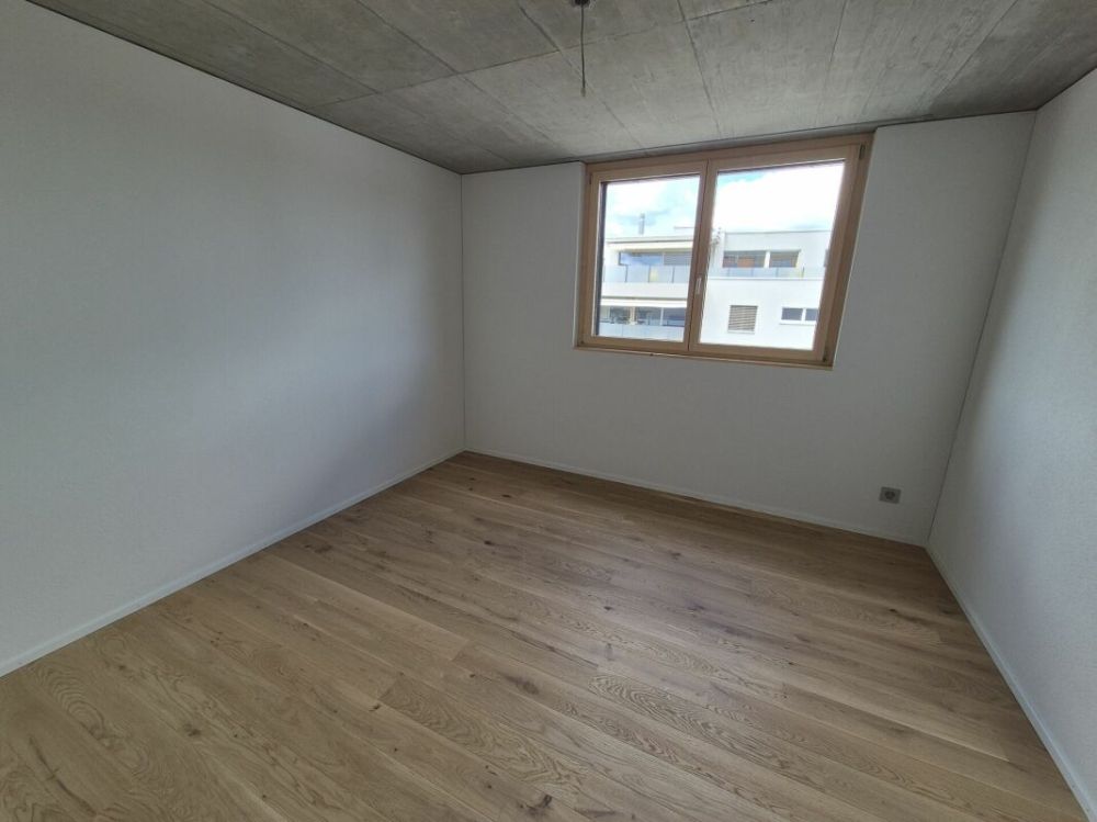 Erstbezug - 4.5 Zimmer im 2. Obergeschoss mit grossem Balkon - Zimmer 1