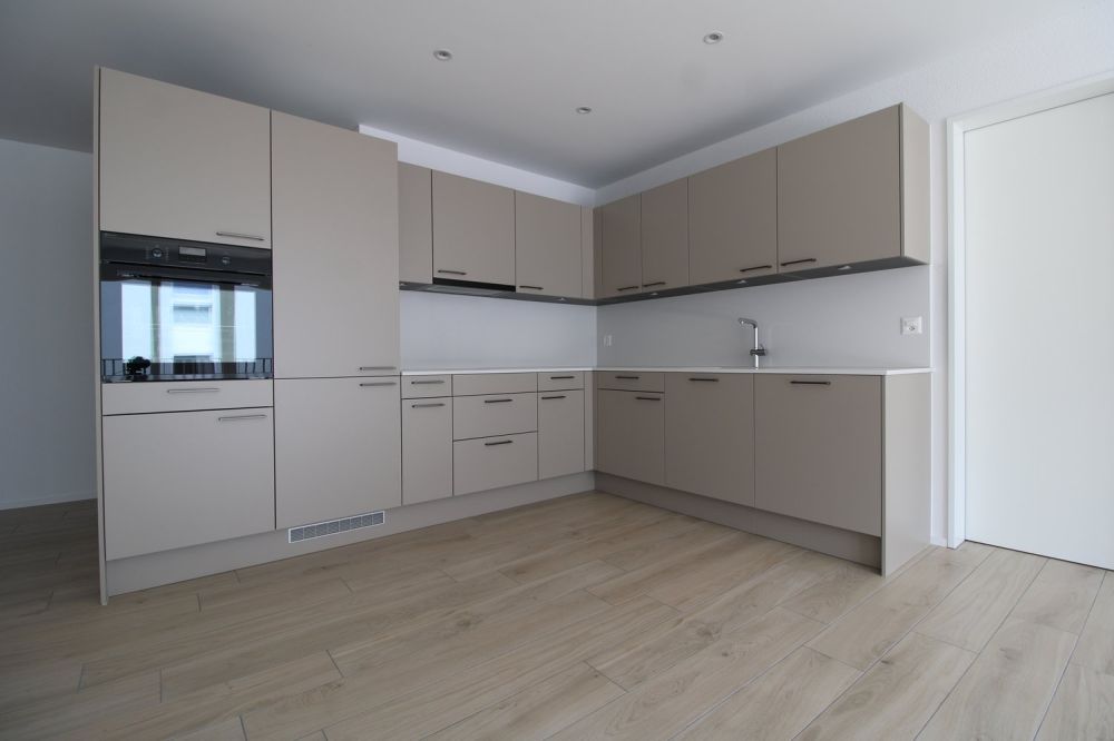 Moderne 4.5-Zimmerwohnung mit zwei Bädern und gemütlichem Sitzplatz - Bild 2