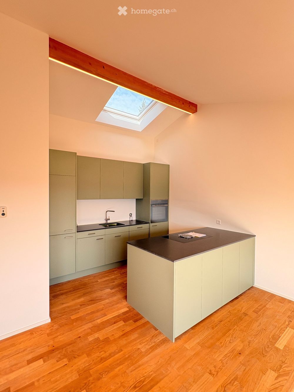 Loftartige 2.5-Zimmer-Dachwohnung (105 m²) mit Balkon & Sonnenterrasse – Wohnen mit Weitblick - Bild 2