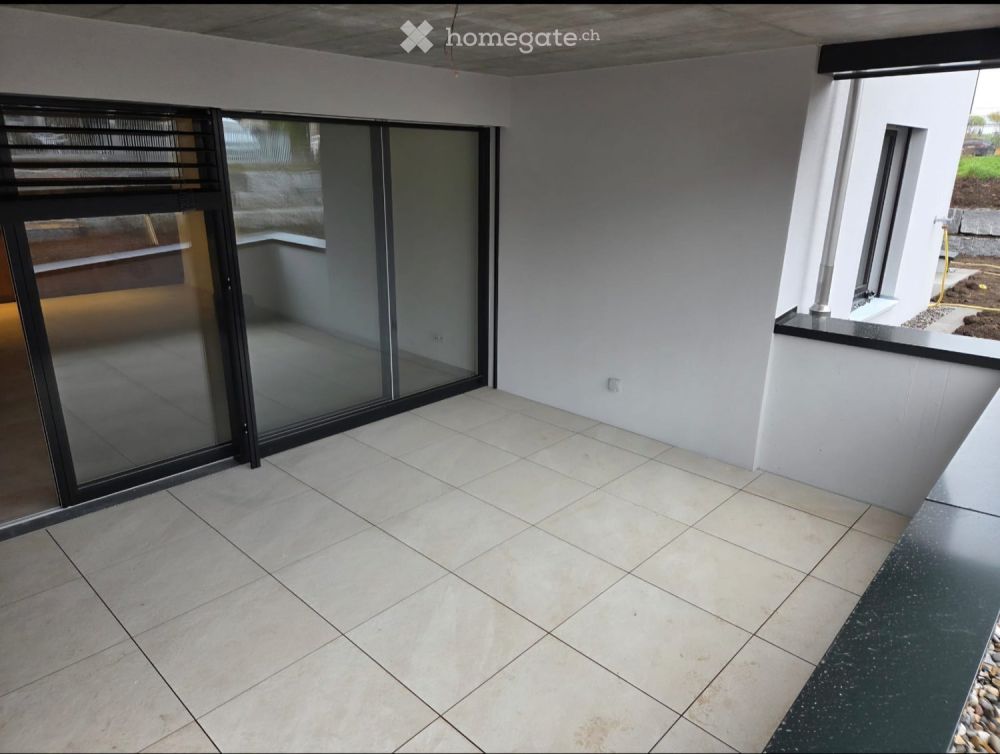 Moderne 2.5-Zimmer-Wohnung mit Balkon in Rafz - Bild 1