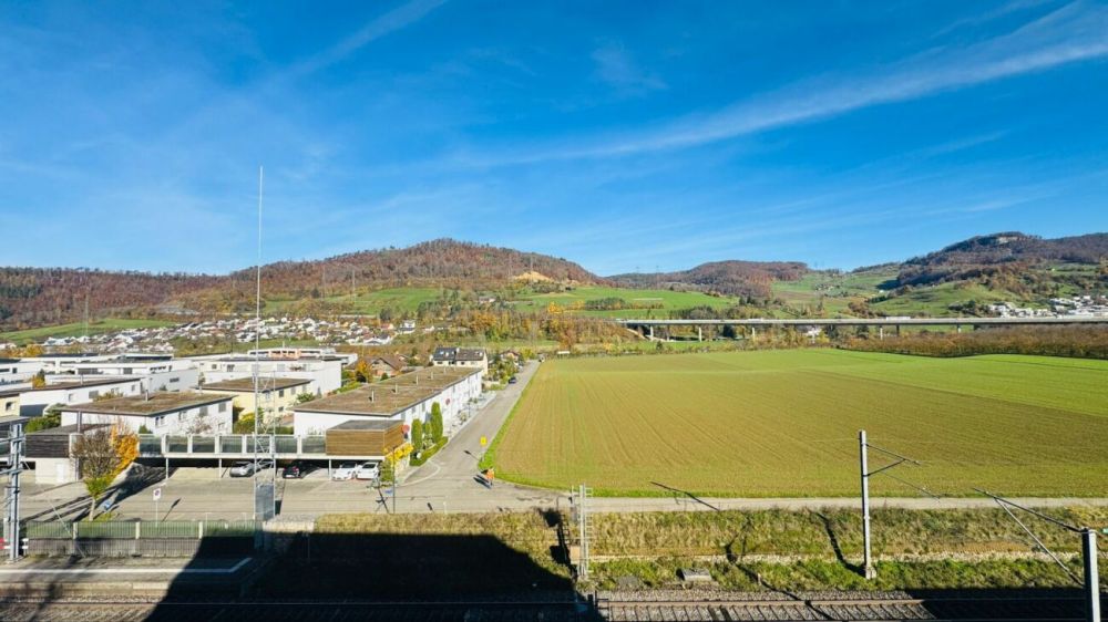 Helle, moderne 3½-Zimmer-Maisonettewohnung mit Wintergarten an idealer Lage in Itingen - Aussicht