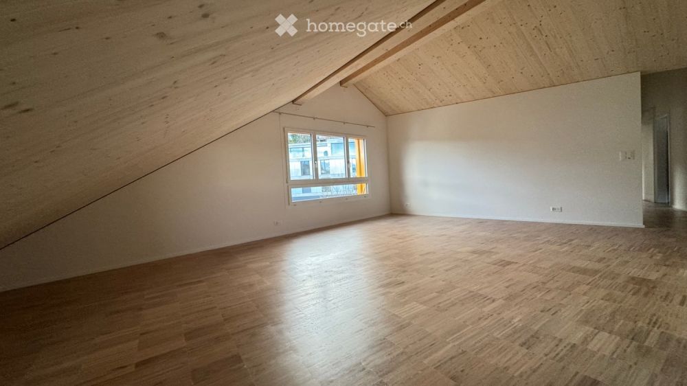 Moderne 3.5-Zimmer-Dachwohnung in Oberrieden mit Balkon und Garage - Bild 1