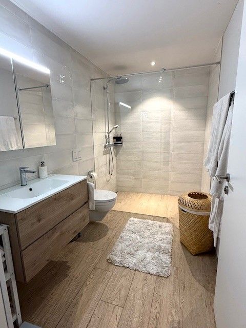 Moderne 2.5-Zimmer-Wohnung in Holderbank mit Balkon und schöner Aussicht - Bild 6