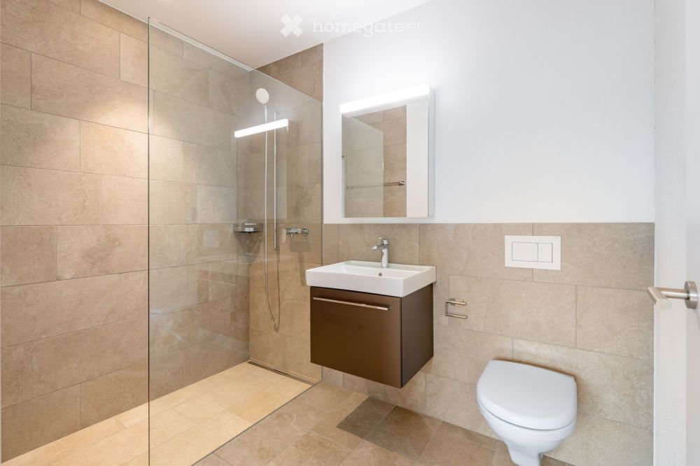 Attikawohnung mit 2.5 Zimmer, zentral - modern - neuwertig - Ausbaustandard wie Eigentumswohnung - Bild 6