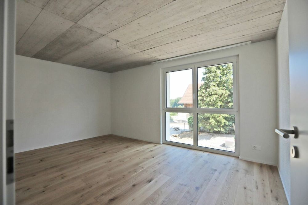 Neubau 3.5-Zimmerwohnung mit Sitzplatz! - Bild 3