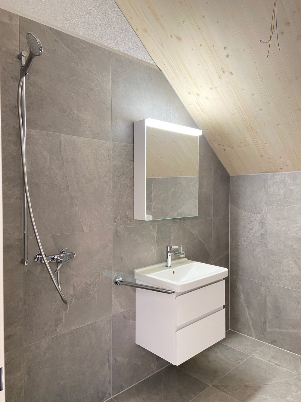 Neubau - Moderne 3.5-Zimmer-Dachwohnung in Näfels mit grosser Dachterrasse - Bild 10