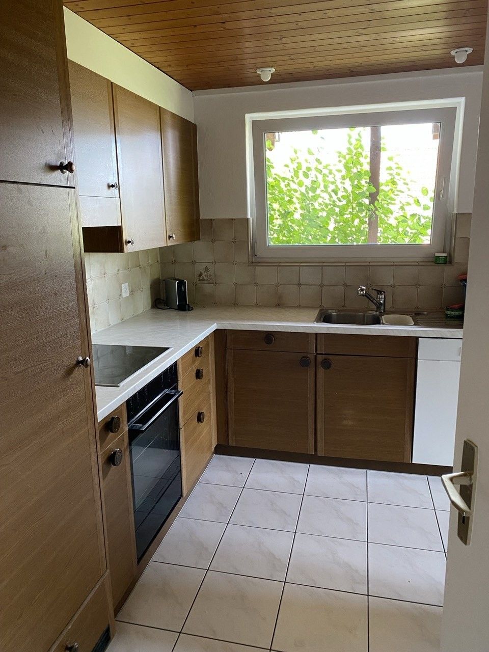 Ruhige 4-Zimmer-Wohnung am Waldrand mit grossem Garten - Bild 5