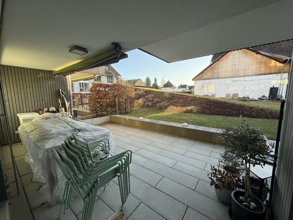 Charmante 2.5-Zimmerwohnung in Hägendorf - Sitzplatz