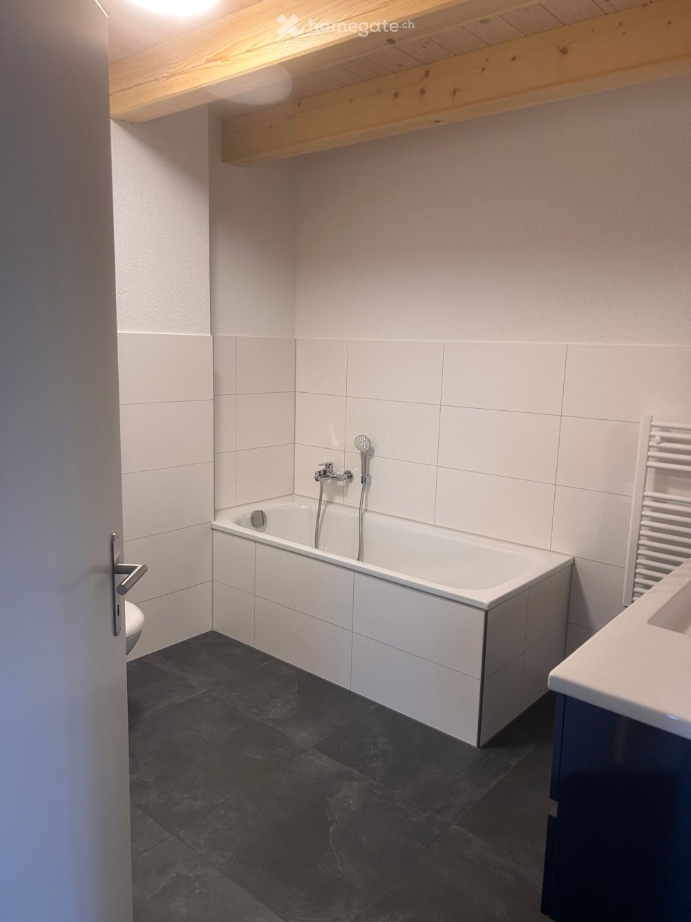 Moderne 5-Zimmer-Wohnung mit Weitsicht in Mühleberg - Bild 9