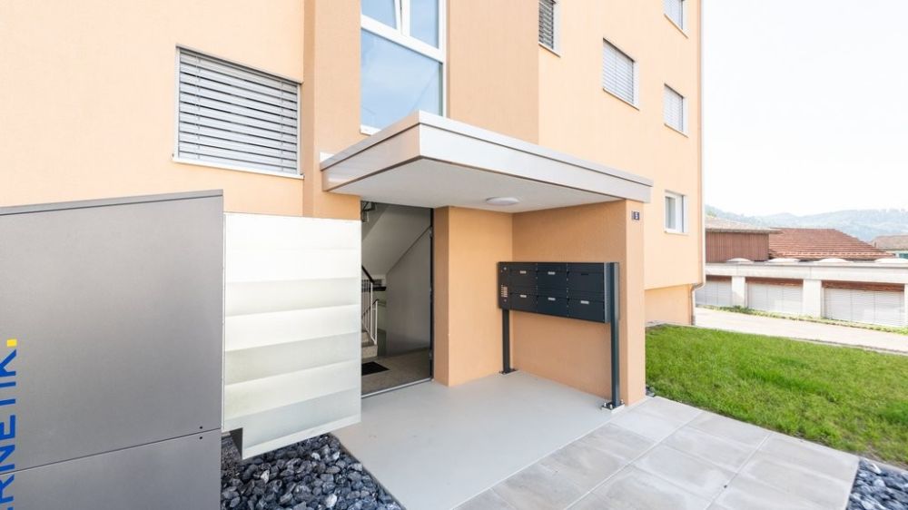 TOLLE ATTIKAWOHNUNG MIT GROSSEM BALKON ZU VERMIETEN - Bild 2