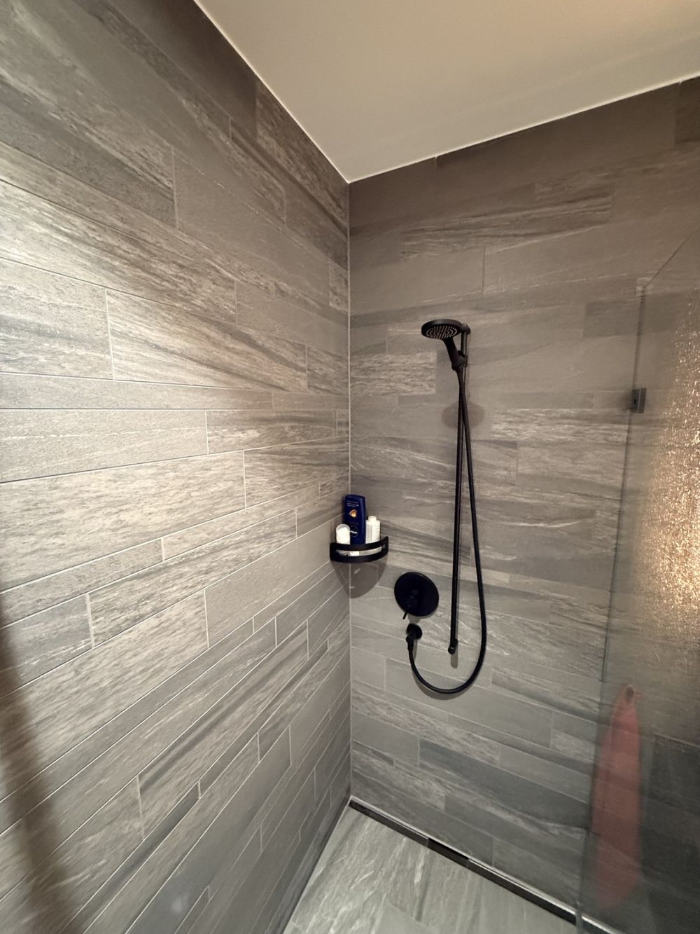 BEFRISTET Möblierte 2.5-Zimmer-Wohnung im Neubau  direkt beim Bahnhof Uster  All-inclusive - Bild 7