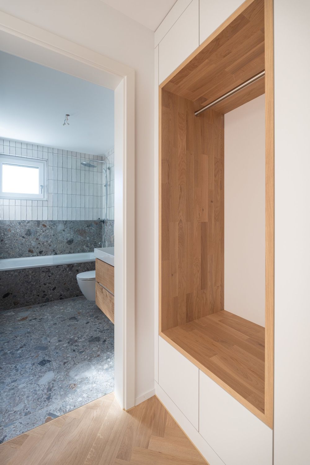 Design trifft Wohnqualität - Stilvolle 3½-Zimmer-Wohnung im Eigentumsstandart mit Aussicht - Bild 4