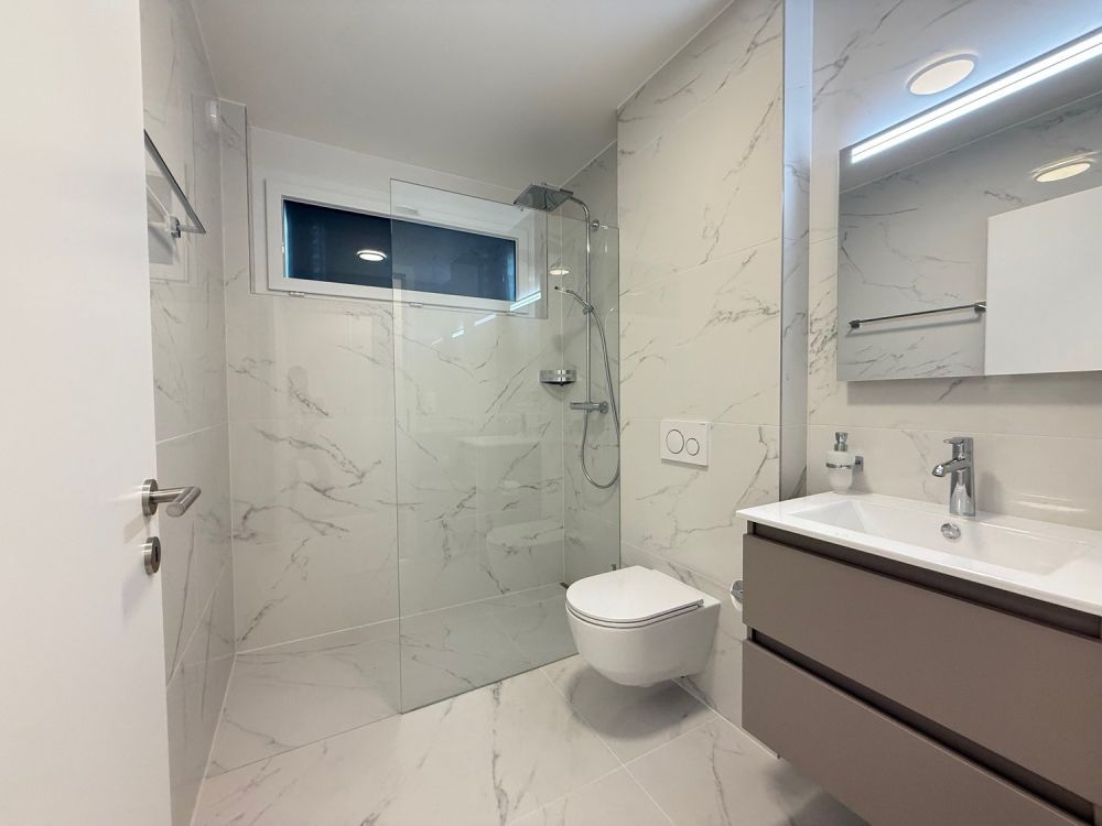 Beau 3.5 pièce neuf de stanting avec terrasse & jardin dans résidence avec piscine - Bild 7