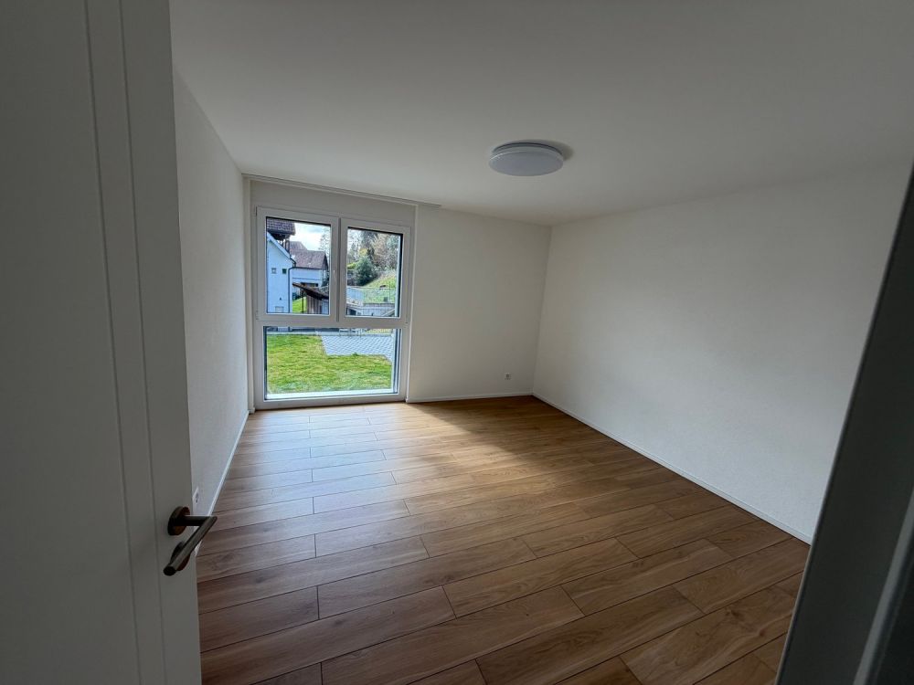 Moderne 3.5-Zimmer-Wohnung mit grosser Terrasse und Balkon - Bild 11