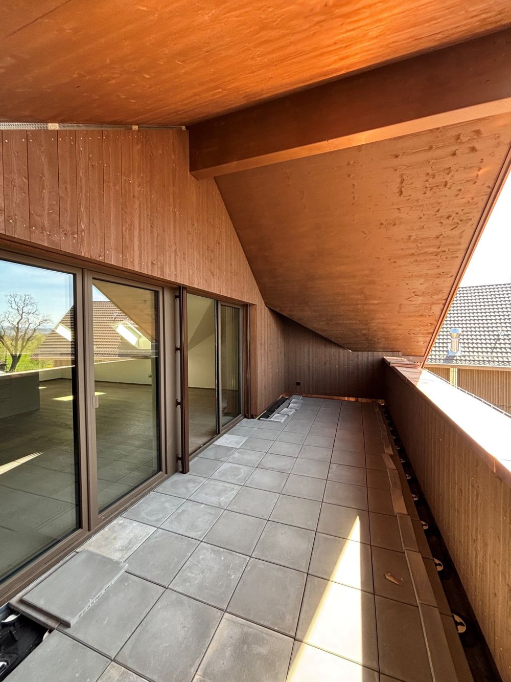 Sehr grosse, aussergewöhnliche Dachwohnung an ruhiger Lage - Bild 3