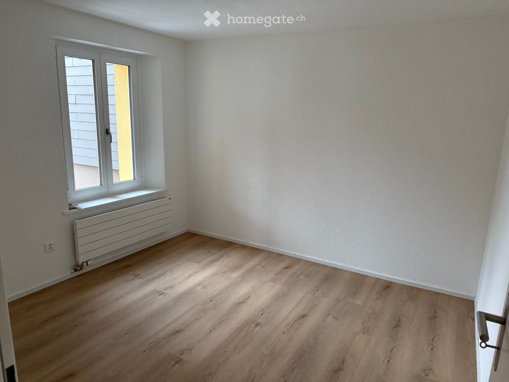 Erstbezug nach Totalsanierung – zentrale 3.5-Zimmerwohnung mit Balkon in Näfels - Bild 2