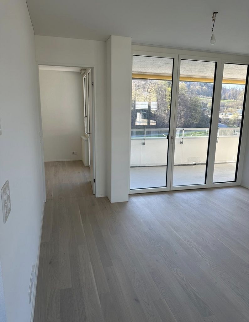Familienwohnung in der belebten Liegenschaft "ZHIL Manegg" - Wohnbereich