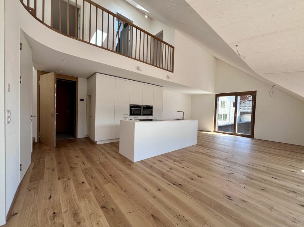 Moderne 4.5 Zimmer Maisonette über 2 Etagen in Tomils - Bild 2
