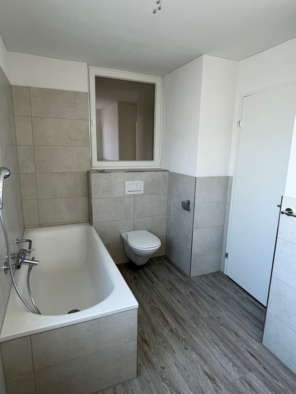 Moderne 4½-Zimmerwohnung mit grossem Sitzplatz in Dällikon - Bild 8