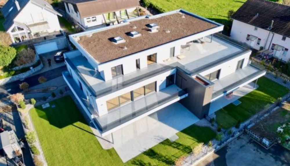 Neuwertige 4.5-Zimmer-Wohnung mit 50 m² Sonnenterrasse, Bora-Küche und 2 E-Parkplätzen - Bild 2