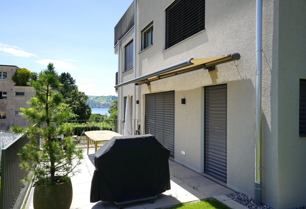 Neubauwohnung mit Gartensitzplatz, zwei Balkonen und traumhafter Seesicht - Bild 2