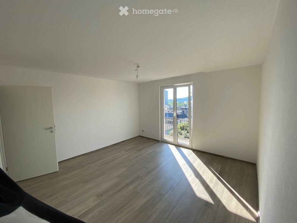 Top-Aussicht & Stadtnah: Frisch renovierte 3.5-Zi.-Wohnung - Bild 2