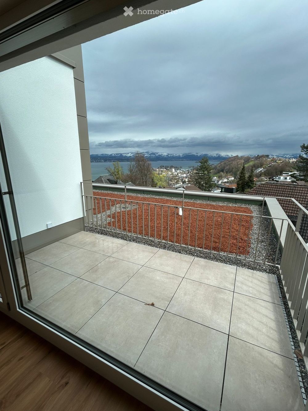 Moderne 2.5-Zimmer-Neubau-Wohnung mit Seeblick in Wollerau - Bild 11